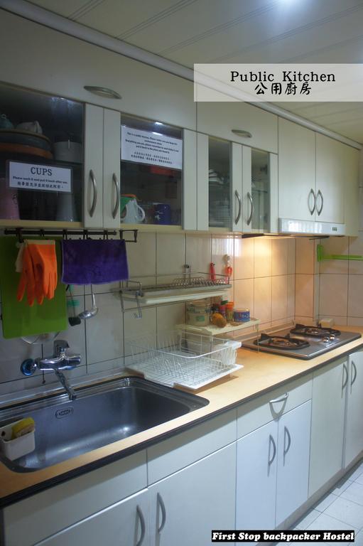 First Stop Backpacker Hostel - Джиуфен Екстериор снимка